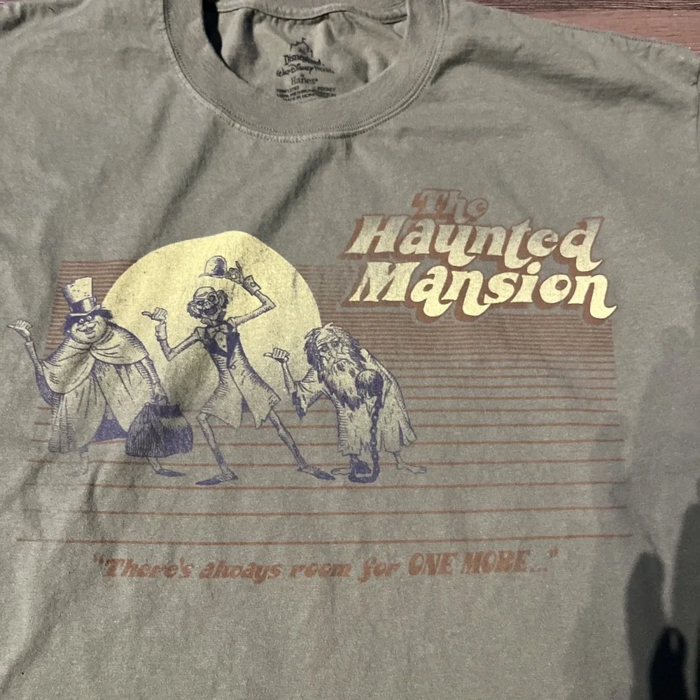 THE HAUNTED MANSION Licensed Distressed Disney T-Shirt 2017 XL Preowned - Picture 2 of 7